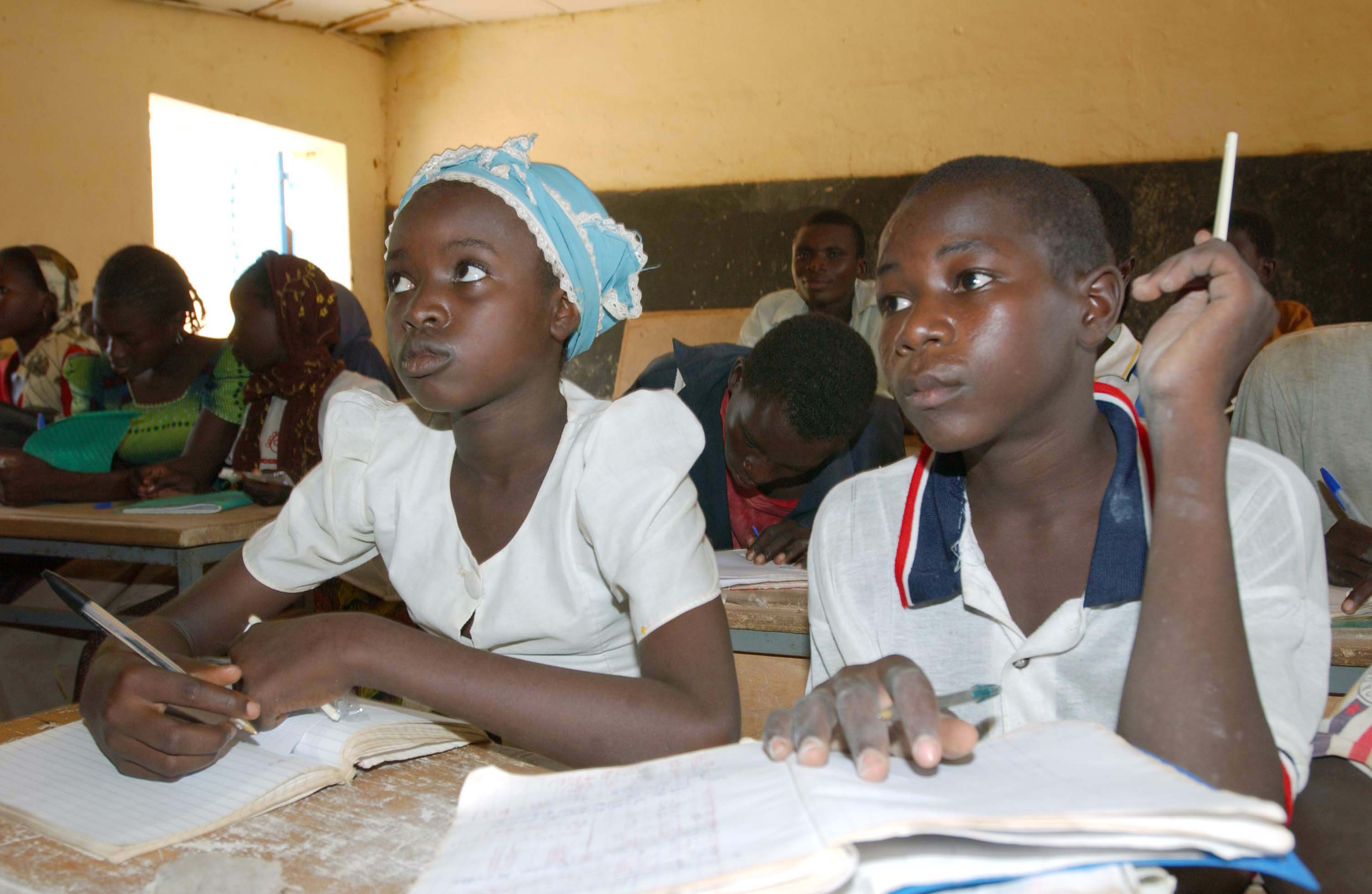 Niger school 040830