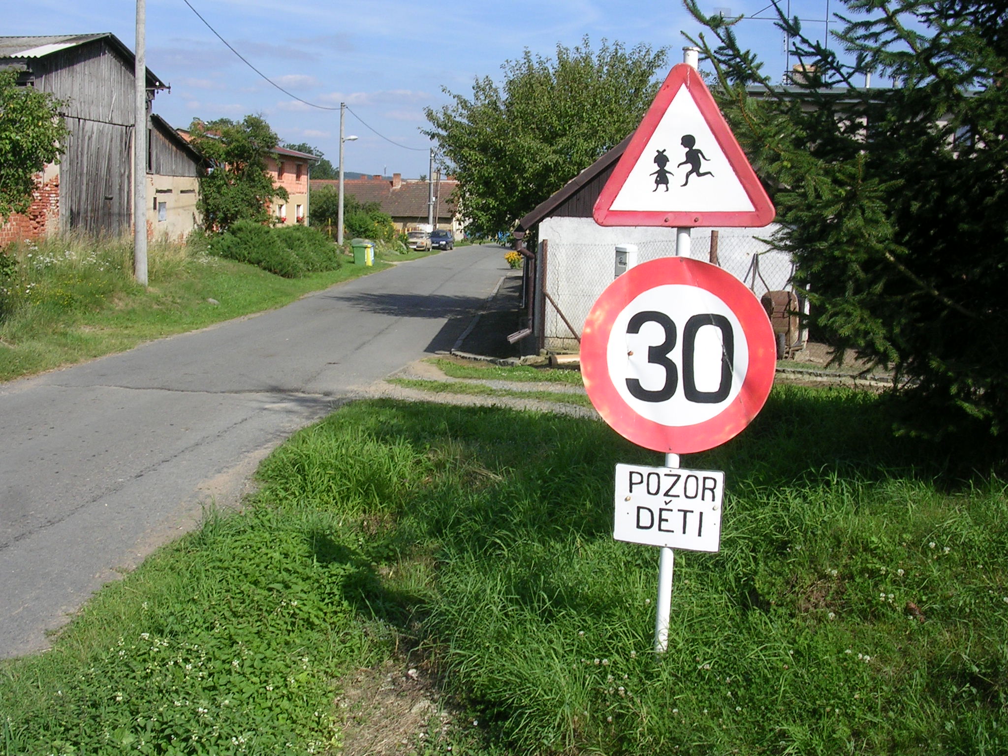 Příčovy, dopravní značka Pozor děti