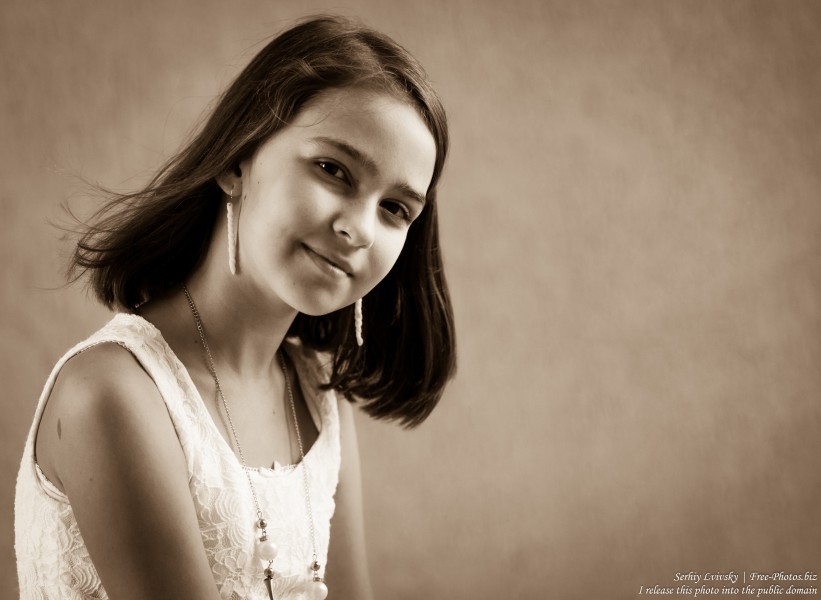 a 12-year-old girl photographed in July 2015 by Serhiy Lvivsky, picture 7
