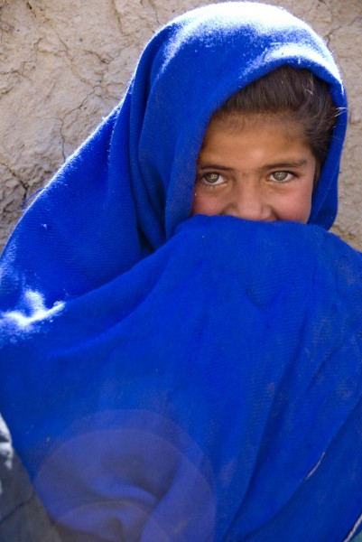 Afghan children smile at GIs -b