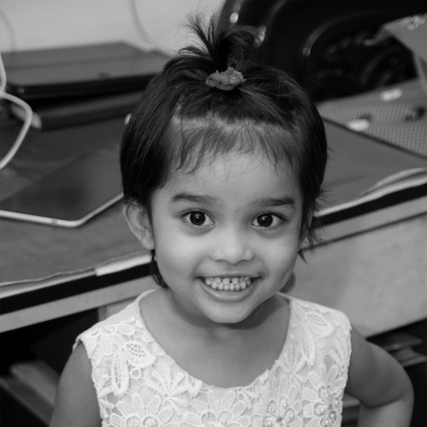Bangladeshi four years old girl smiling (01)