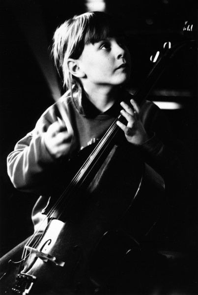 Cellist cello 1995