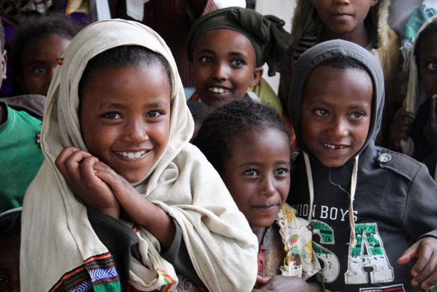 Children at a vaccinations clinic near Sululta, Ethiopia, May 2012 (8404983183)