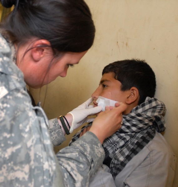 Flickr - The U.S. Army - Medical aid