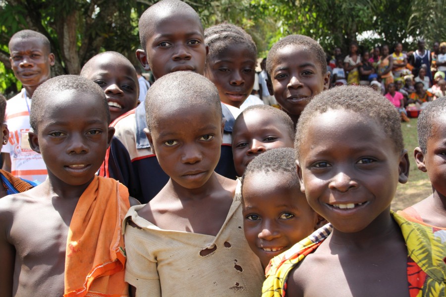 Flickr - DFID - UK Department for International Development - Children pictured at a UNHCR food distribution point in Liberia