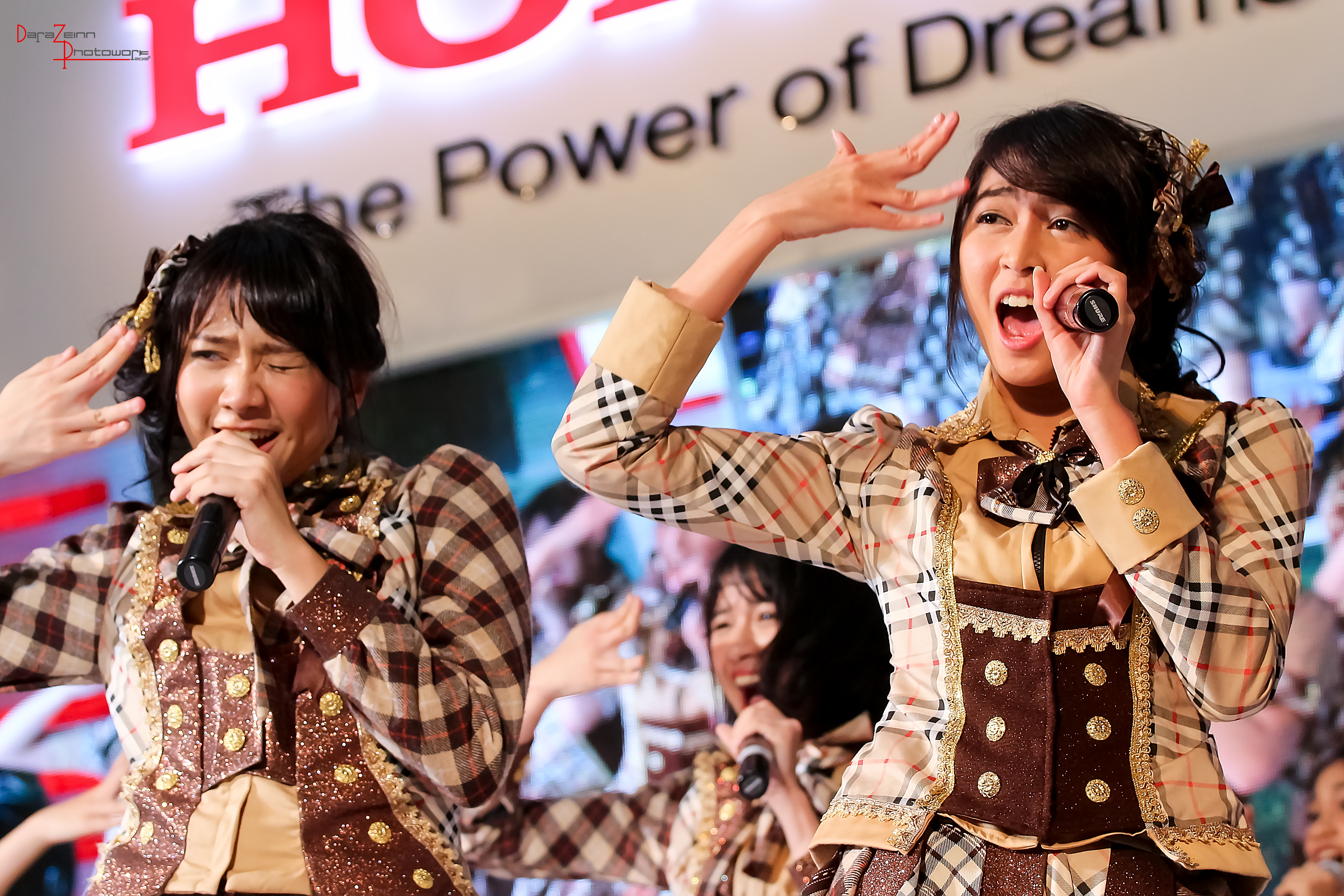 Shania Junianatha (24251502629)