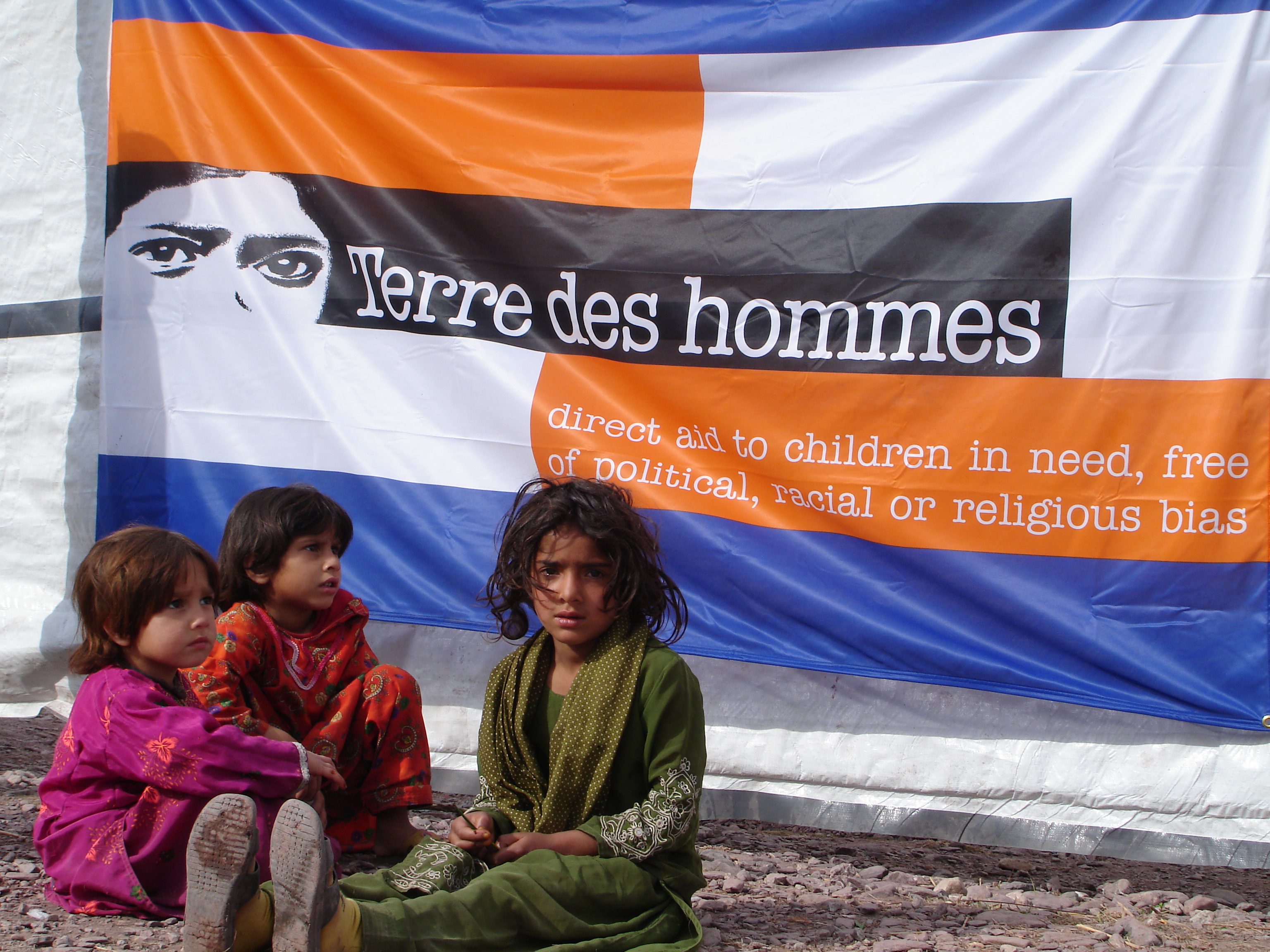 Tdh3. Girls in Pakistan.