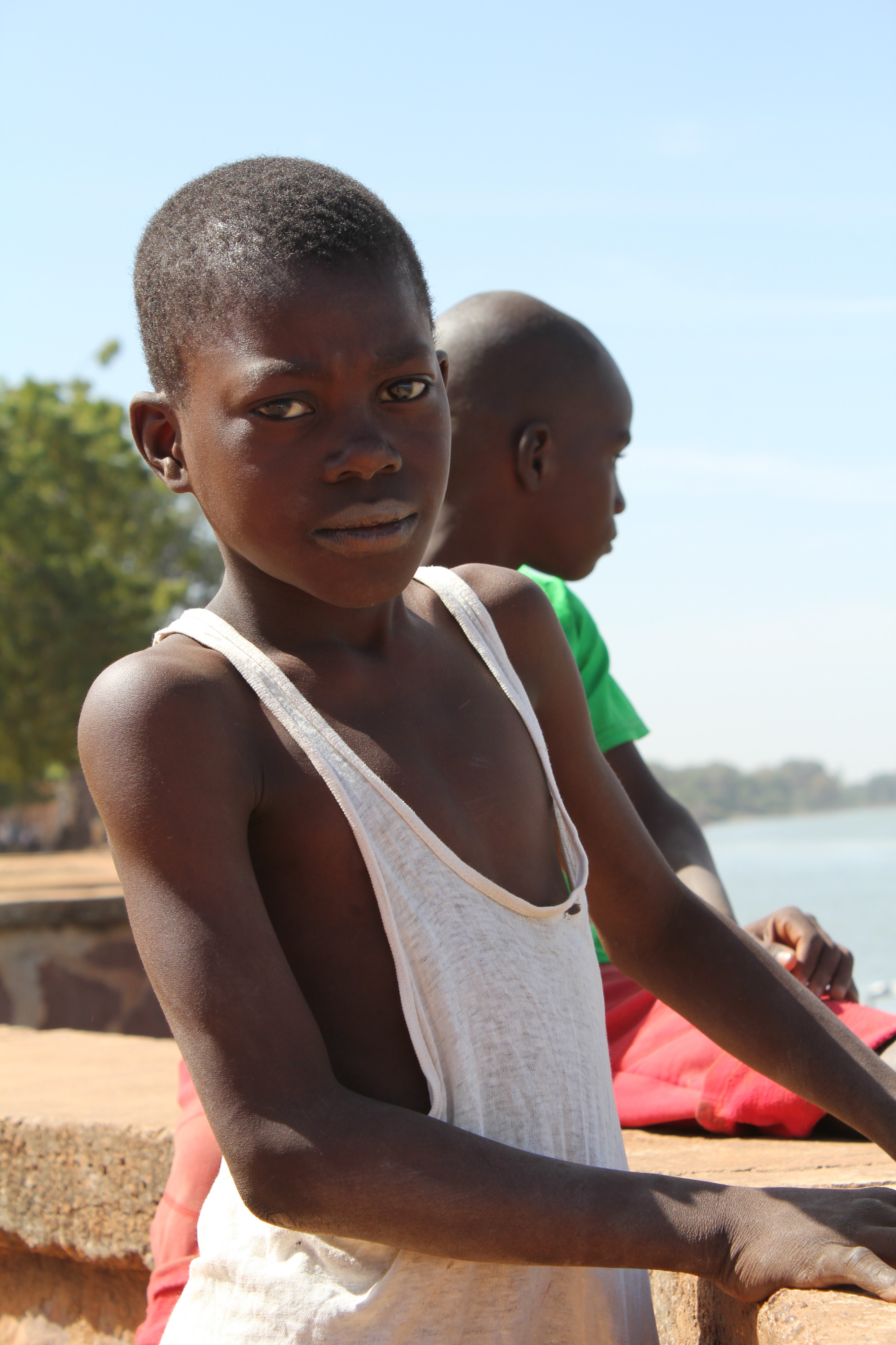 Children relaxing by the Niger river in Ségou, Mali, December 2010 (8406145136)