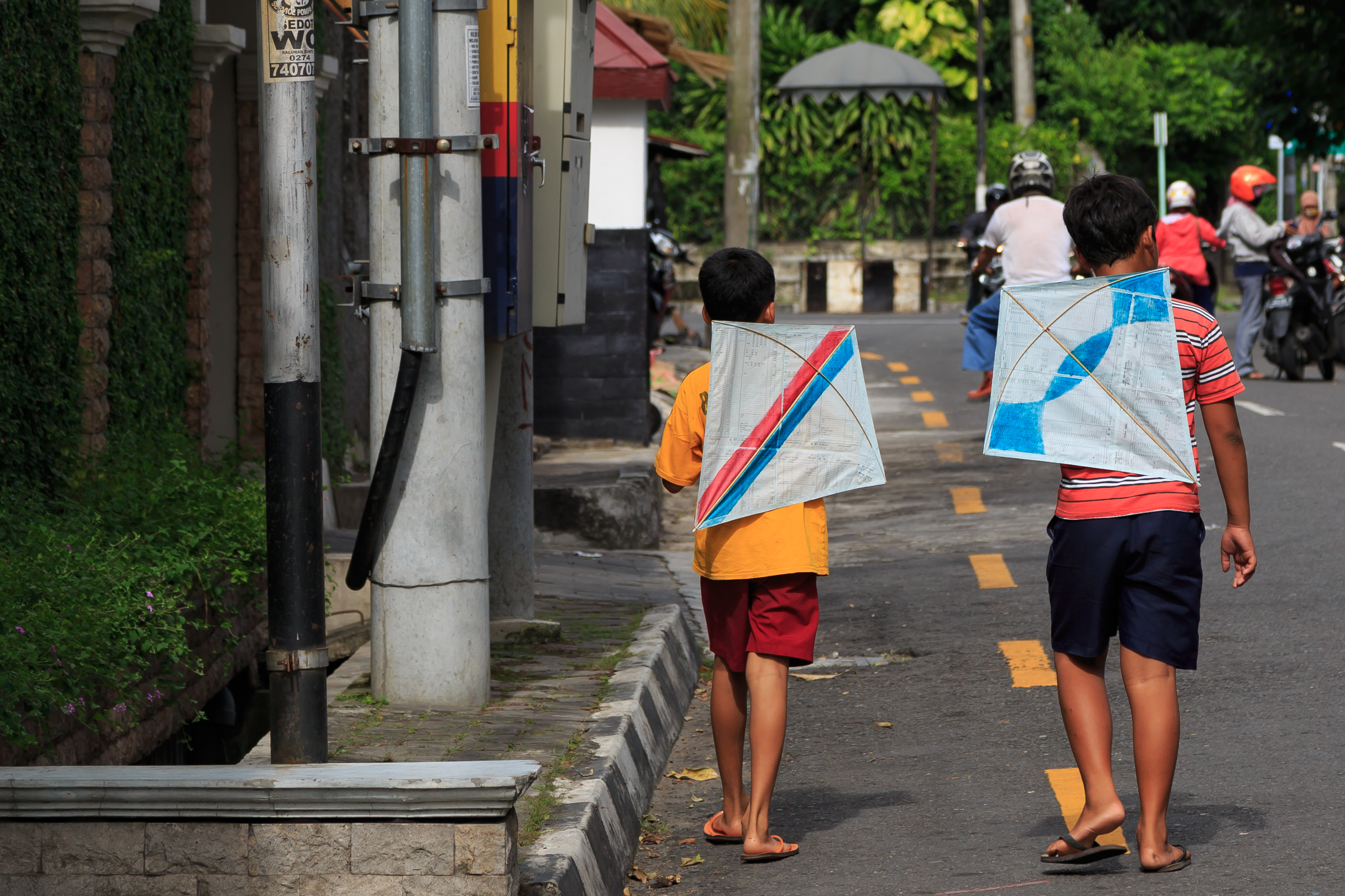 Yogyakarta Indonesia Children-with-kites-02