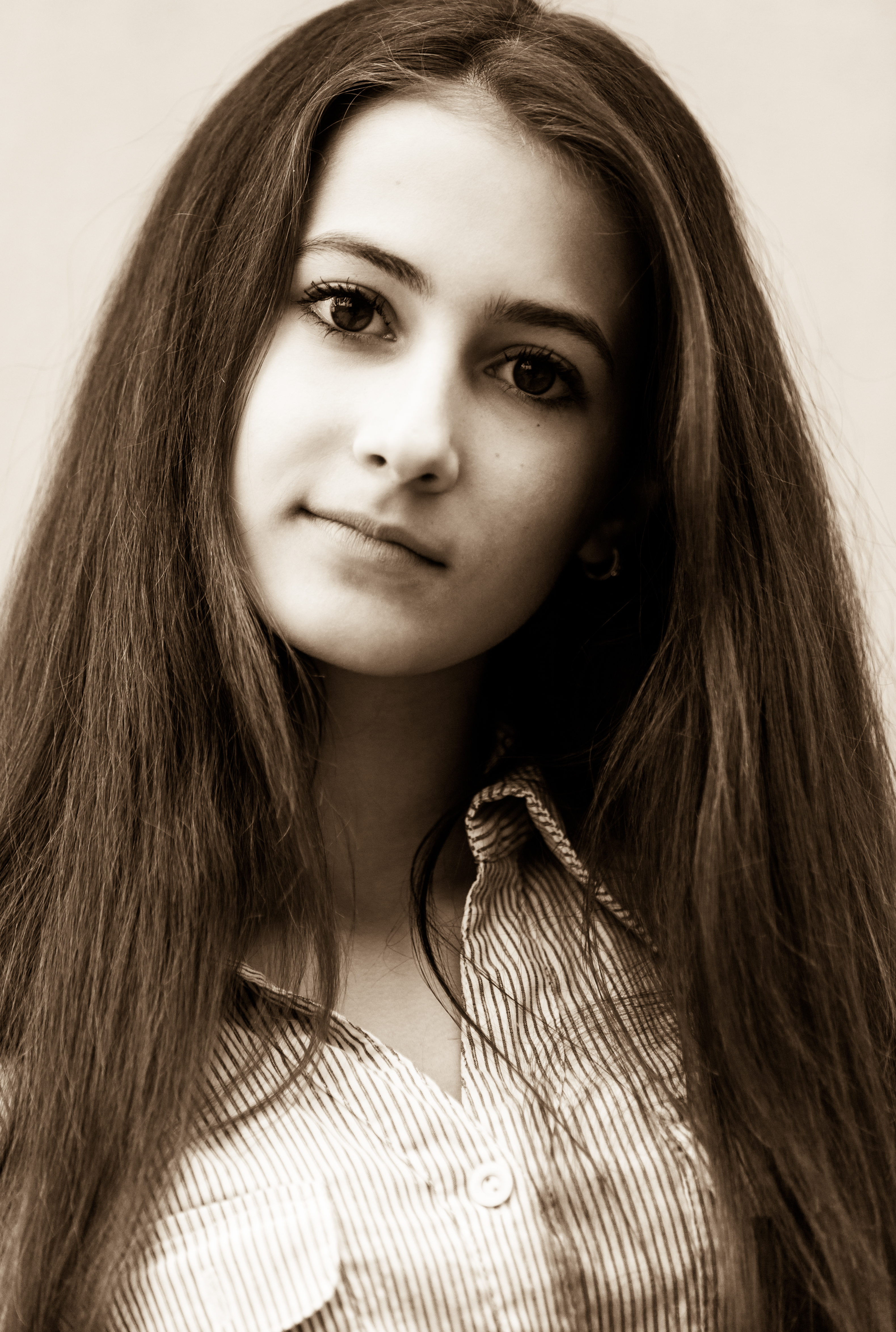 a 13-year-old brunette girl photographed in May 2015, picture 8