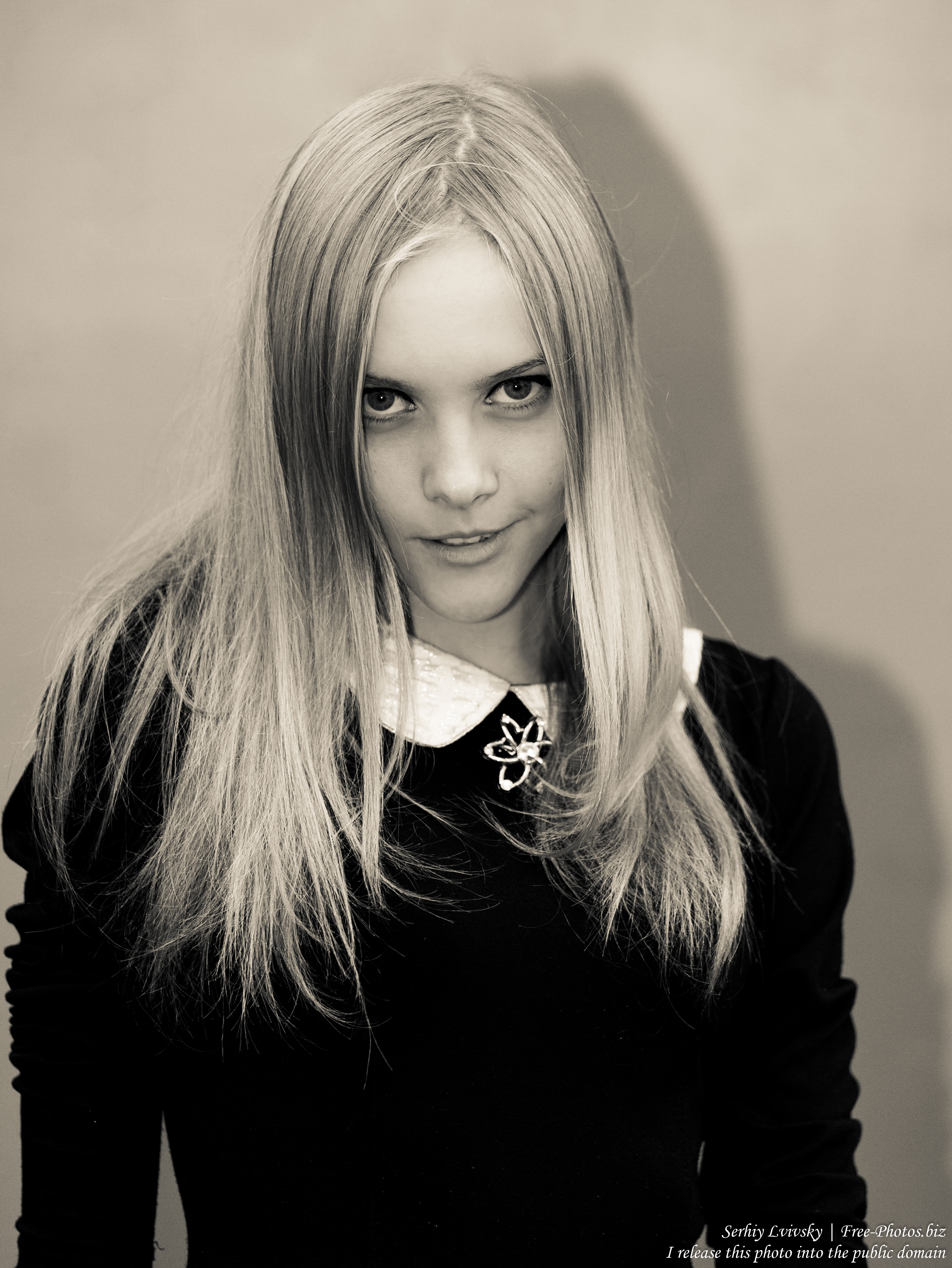 a 15-year-old blond girl photographed in October 2015 by Serhiy Lvivsky, picture 2