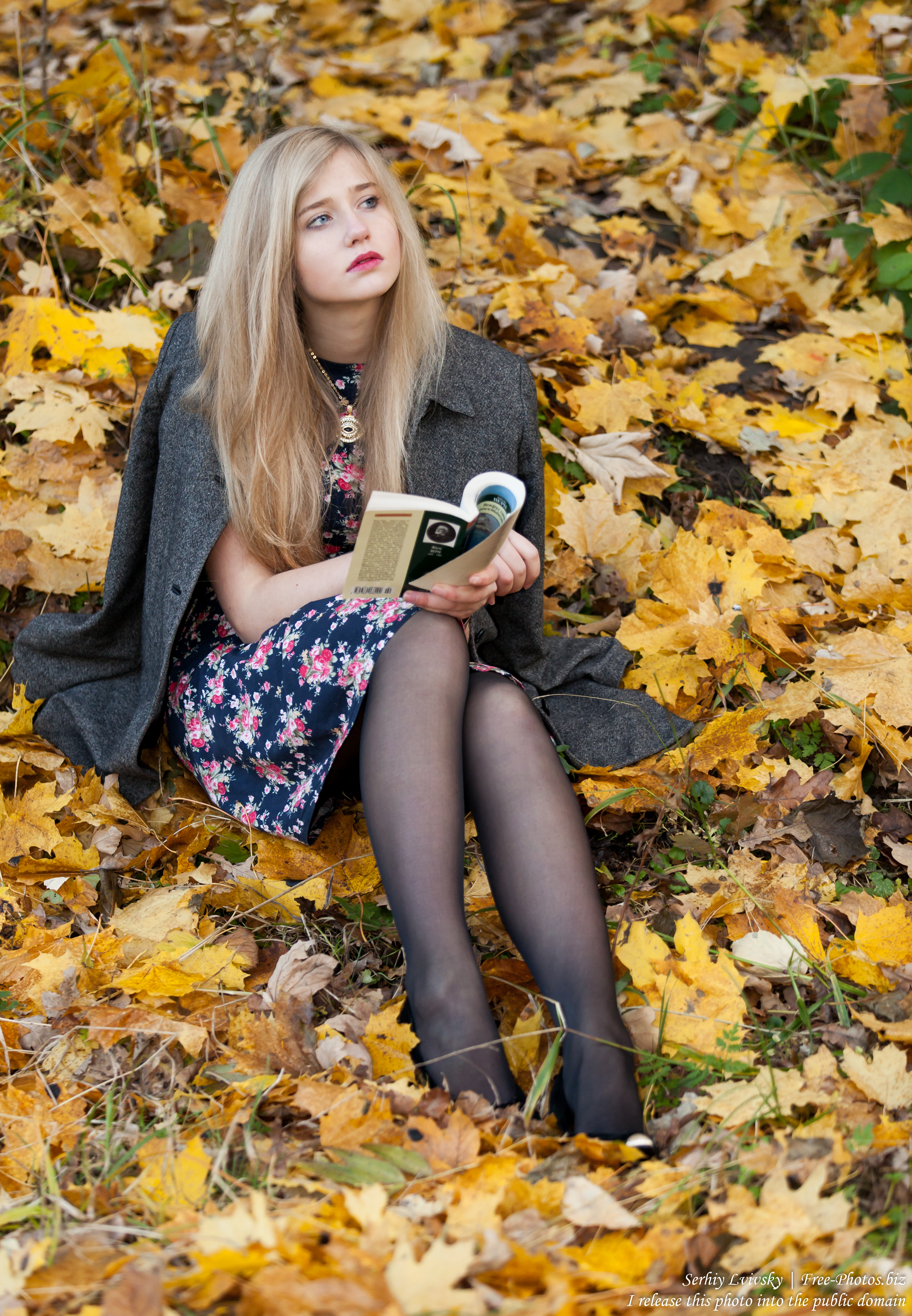 a seventeen-year-old natural blond girl with blue eyes holding a book, photographed by Serhiy Lvivsky in October 2015, picture 6