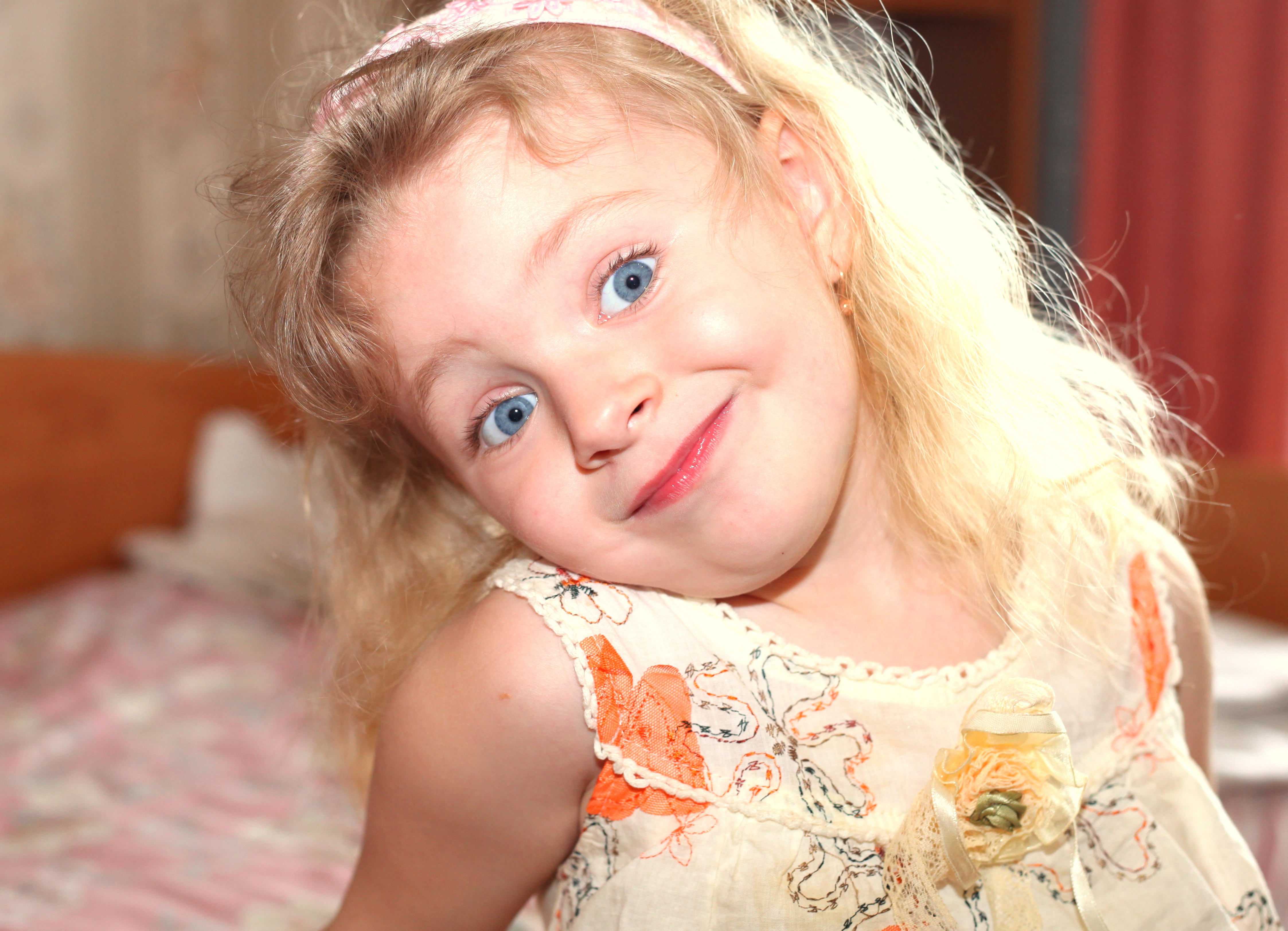 a beautiful child girl photographed in May 2013, picture 12