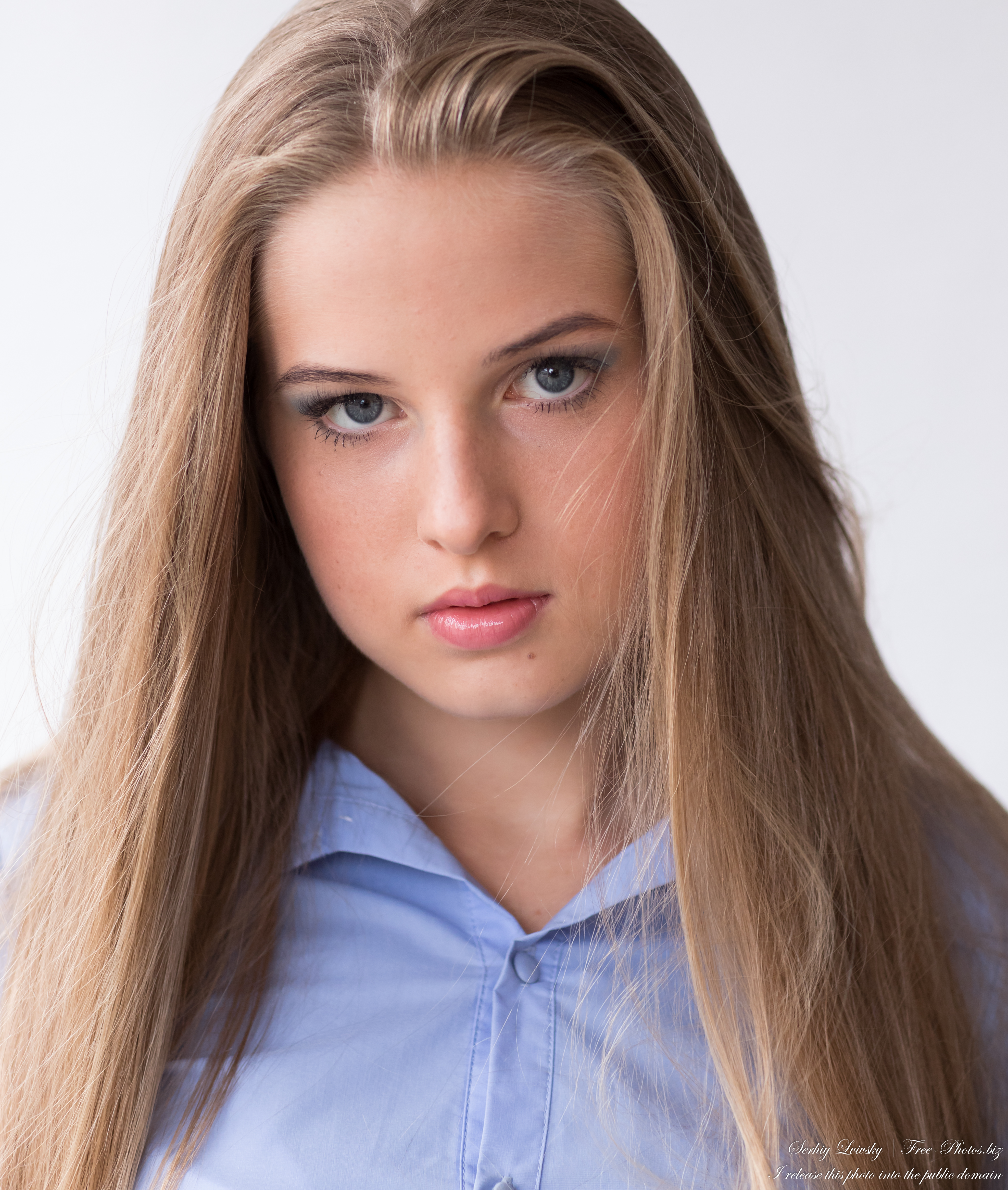 Diana - an 18-year-old natural blonde girl photographed in August 2020 by Serhiy Lvivsky, picture 13