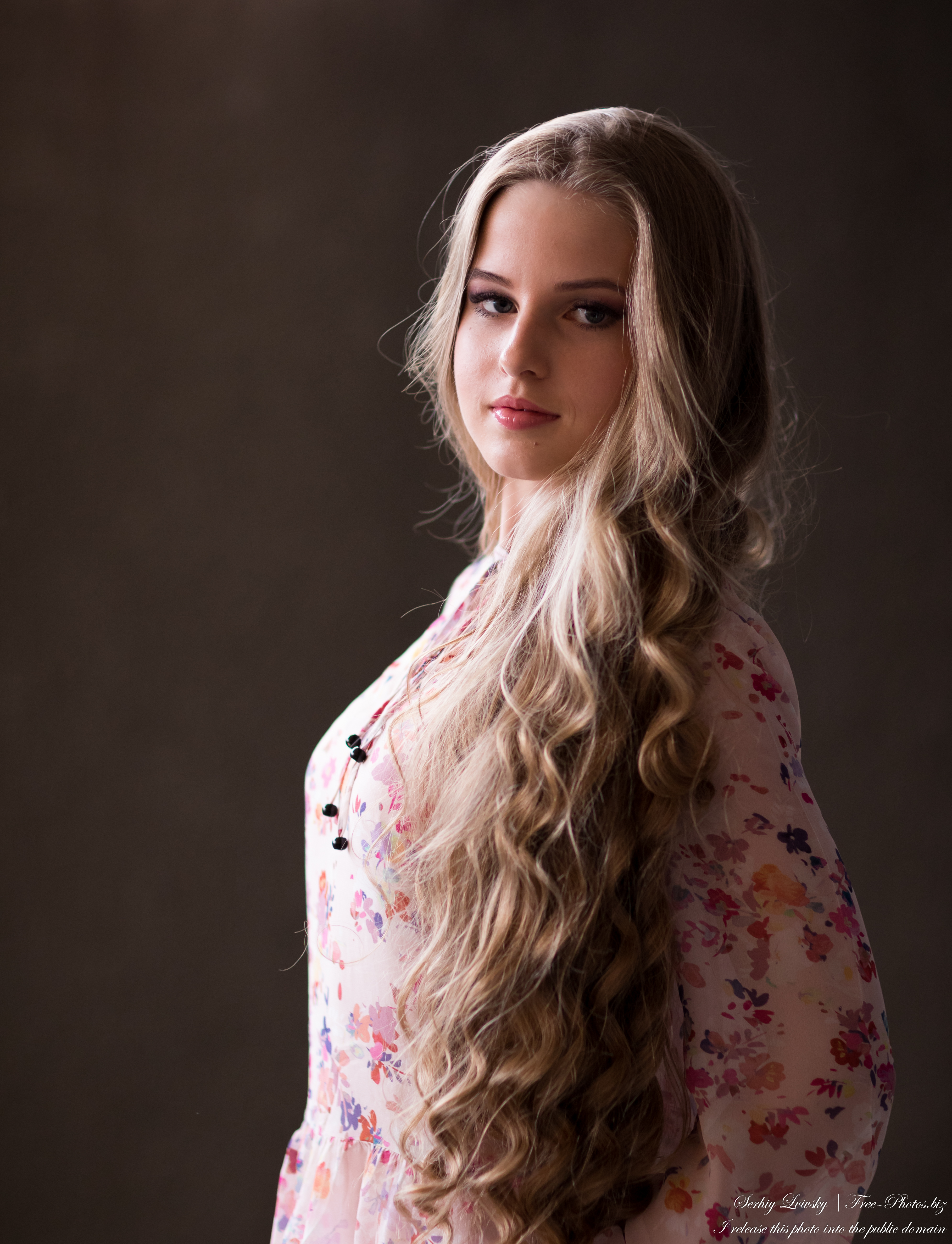 Diana - an 18-year-old natural blonde girl photographed by Serhiy Lvivsky in July 2020, picture 1