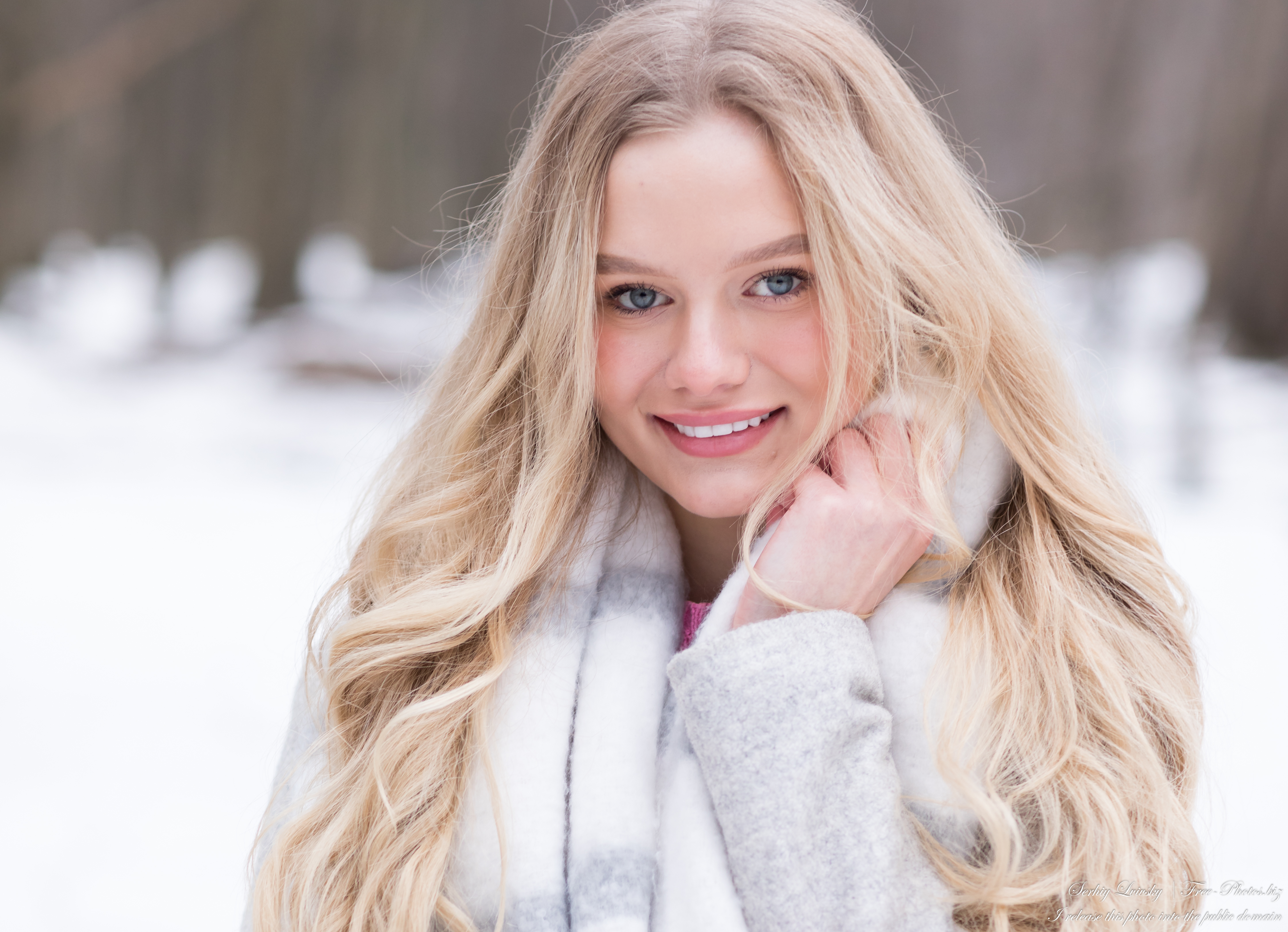 Oksana - a 19-year-old natural blonde girl photographed by Serhiy Lvivsky in March 2021, picture 35