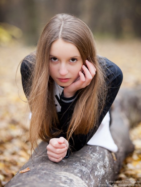 a 13-year-old girl photographed by Serhiy Lvivsky in November 2015, picture 1