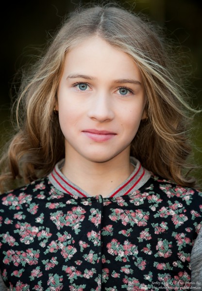 a 13-year-old girl photographed by Serhiy Lvivsky in October 2015, picture 11