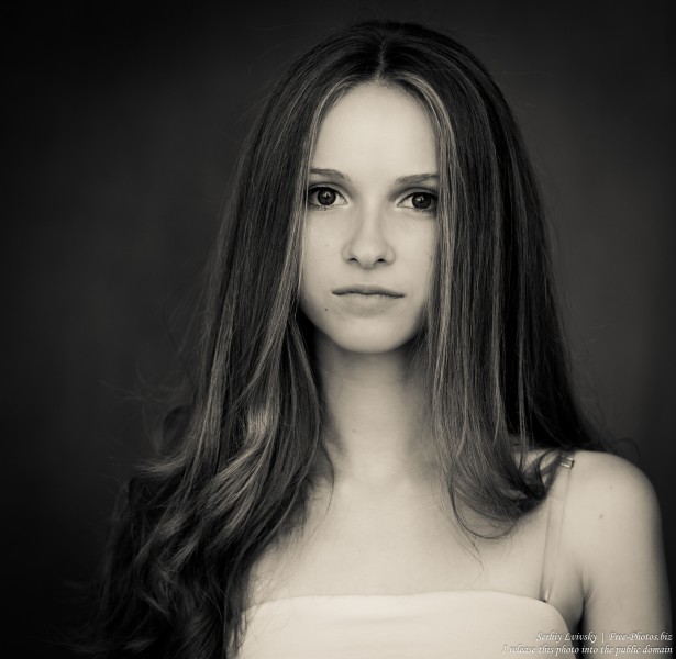 a 16-year-old girl photographed in August 2015 by Serhiy Lvivsky, picture 2