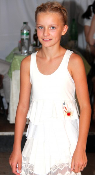 a beautiful blond child girl at a wedding party, photo 7