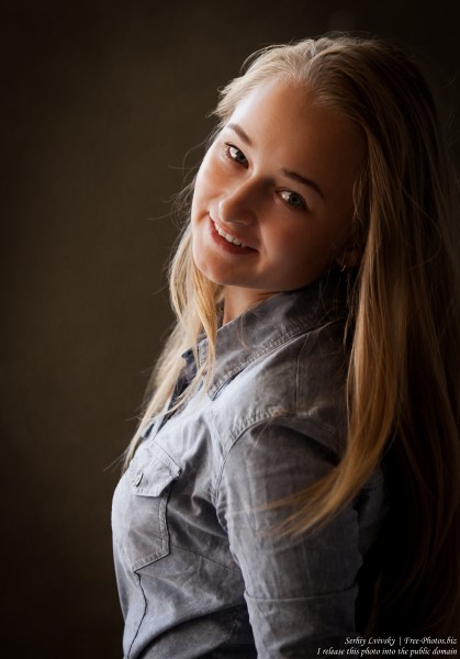 a blond 14-year-old girl photographed in August 2015 by Serhiy Lvivsky, picture 2
