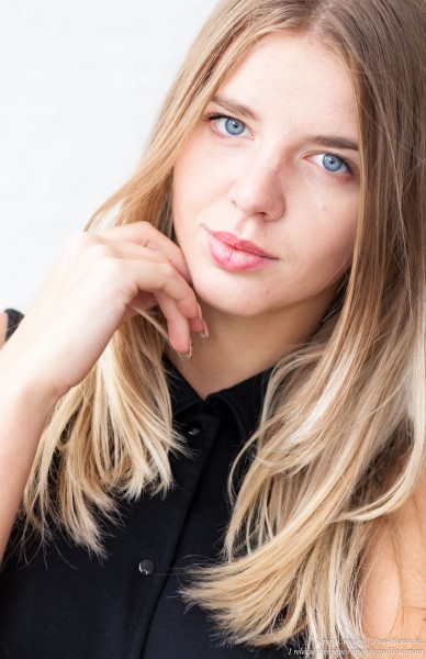 an 18-year-old natural blond girl photographed in September 2016 by Serhiy Lvivsky, picture 2