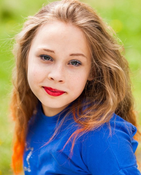an amazingly photogenic 11-year-old girl photographed in May 2015, picture 2