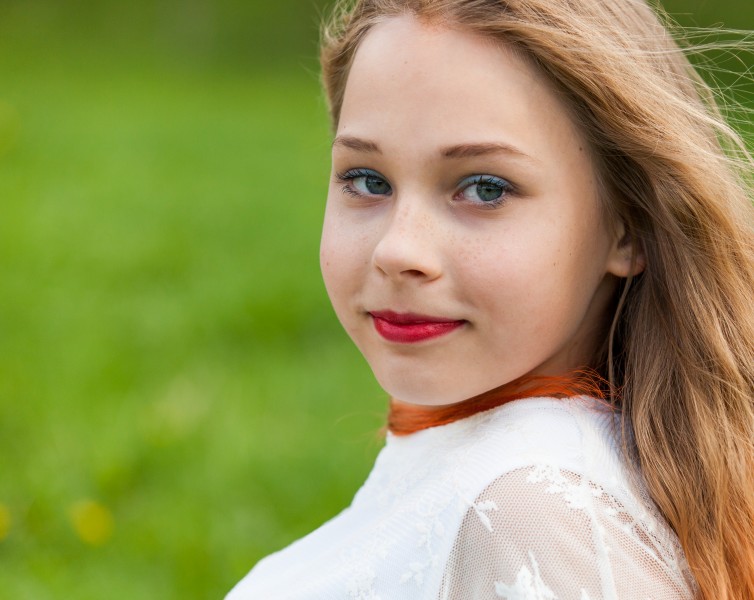 an amazingly photogenic 11-year-old girl photographed in May 2015, picture 5