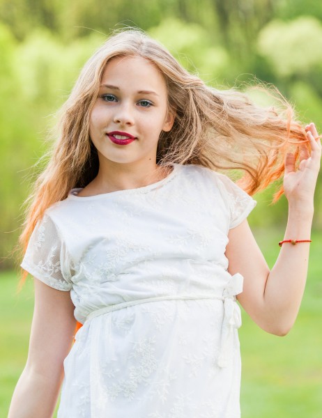 an amazingly photogenic 11-year-old girl photographed in May 2015, picture 9