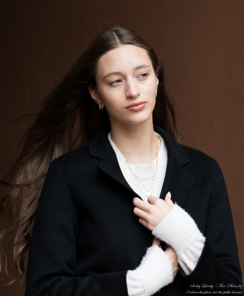 Anna - a 17-year-old ballerina photographed in November 2021 by Serhiy Lvivsky, picture 14