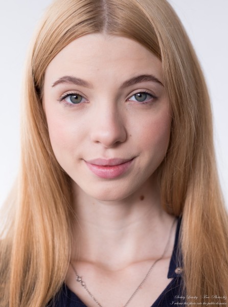 Anna - an 18-year-old girl photographed in October 2020 by Serhiy Lvivsky, picture 4
