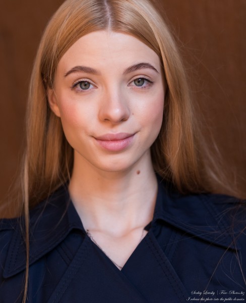 Anna - an 18-year-old girl photographed in October 2020 by Serhiy Lvivsky, picture 12