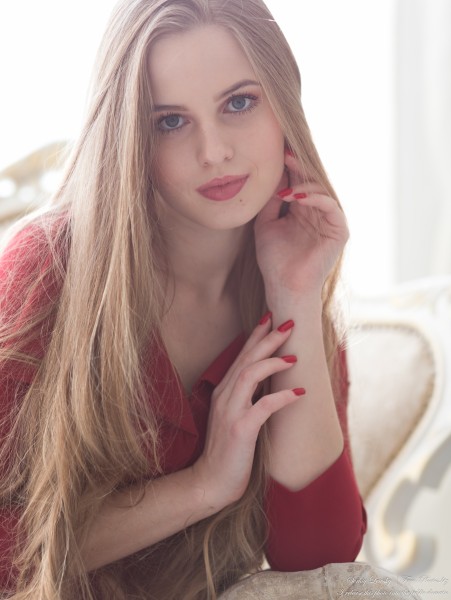 Diana - a 20-year-old natural blonde girl photographed in December 2022 by Serhiy Lvivsky, picture 29