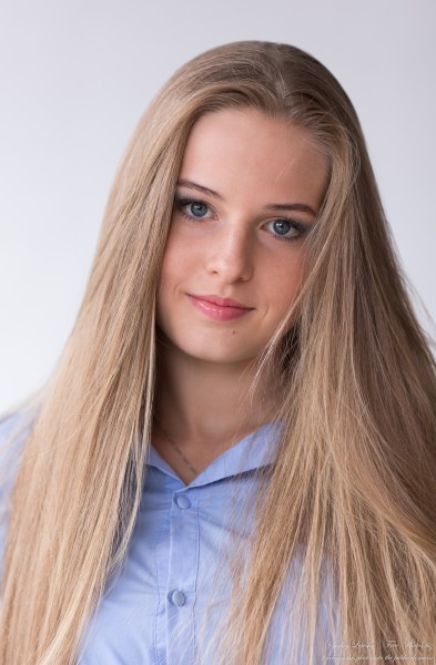 Diana - an 18-year-old natural blonde girl photographed in August 2020 by Serhiy Lvivsky, picture 9