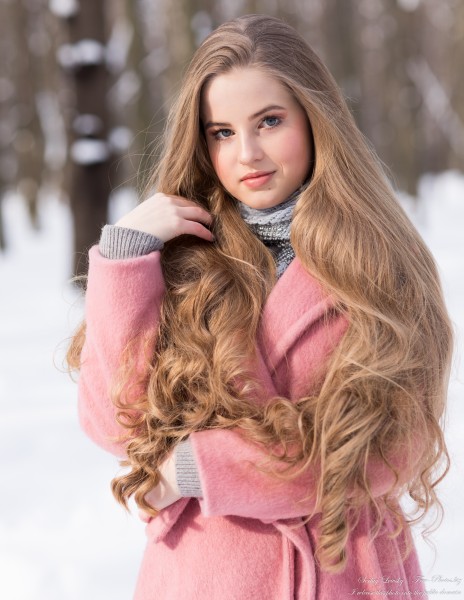 Diana - an 18-year-old natural blonde girl photographed in February 2021 by Serhiy Lvivsky, picture 7