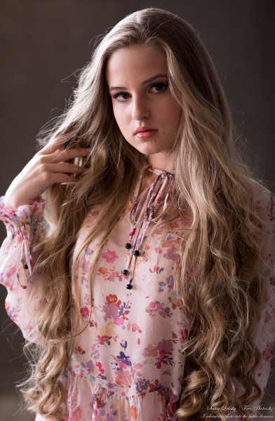Diana - an 18-year-old natural blonde girl photographed by Serhiy Lvivsky in July 2020, picture 9