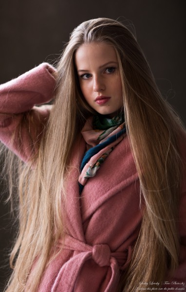 Diana  - an 18-year-old natural blonde girl photographed in October 2020 by Serhiy Lvivsky, picture 9