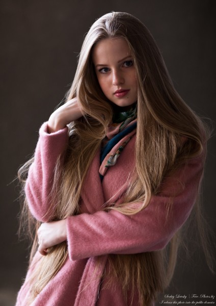 Diana  - an 18-year-old natural blonde girl photographed in October 2020 by Serhiy Lvivsky, picture 13