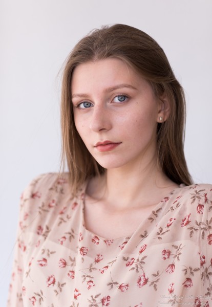 Inna - an 18-year-old natural fair-haired girl photographed in July 2020 by Serhiy Lvivsky, picture 1