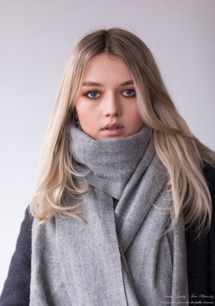 Irena - an 18-year-old girl photographed in December 2020 by Serhiy Lvivsky, picture 1