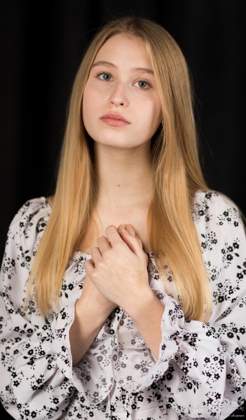 Joanna - a 15-year-old girl with natural lips and natural blonde hair, the third photo session, taken in December 2023 by Serhiy Lvivsky, picture 7