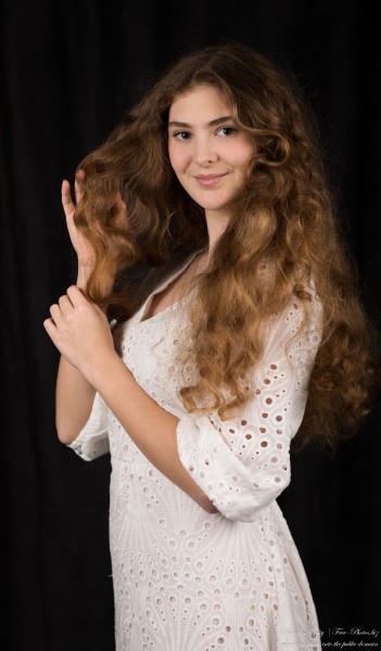 Kornelia - a 15-year-old girl with natural curly hair photographed in April 2023 by Serhiy Lvivsky, picture 15