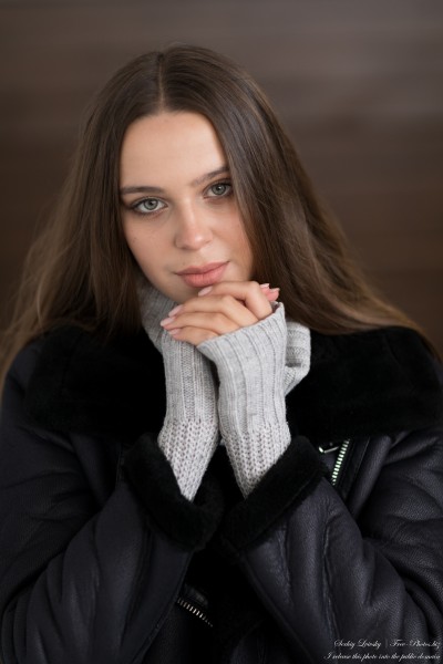 Lisa - a 19-year-old natural brunette girl photographed in October 2021 by Serhiy Lvivsky, picture 5