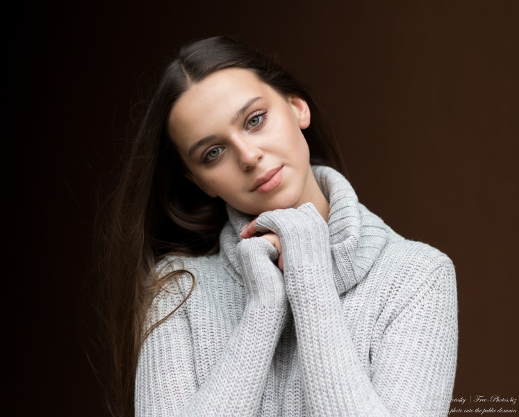 Lisa - a 19-year-old natural brunette girl photographed in October 2021 by Serhiy Lvivsky, picture 12