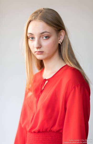 Nastia - a 16-year-old natural blonde girl photographed in September 2019 by Serhiy Lvivsky, picture 5