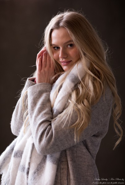Oksana - a 19-year-old natural blonde girl photographed by Serhiy Lvivsky in March 2021, picture 11