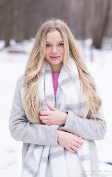 Oksana - a 19-year-old natural blonde girl photographed by Serhiy Lvivsky in March 2021, picture 28