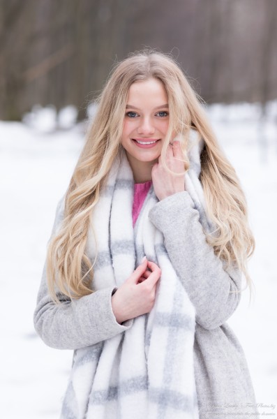 Oksana - a 19-year-old natural blonde girl photographed by Serhiy Lvivsky in March 2021, picture 30