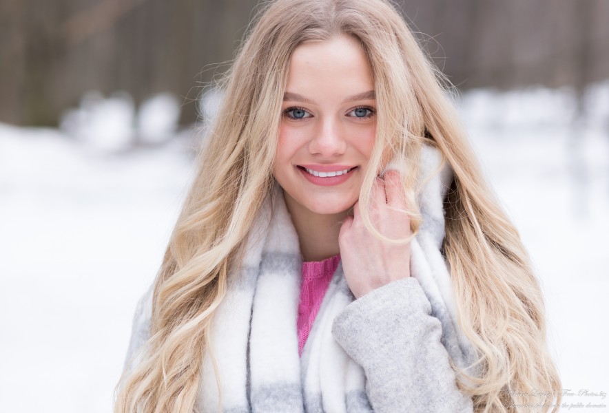 Oksana - a 19-year-old natural blonde girl photographed by Serhiy Lvivsky in March 2021, picture 31