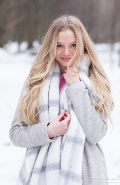 Oksana - a 19-year-old natural blonde girl photographed by Serhiy Lvivsky in March 2021, picture 32